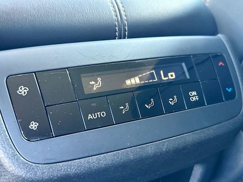 Used 2025 Nissan Pathfinder SL FWD image 24