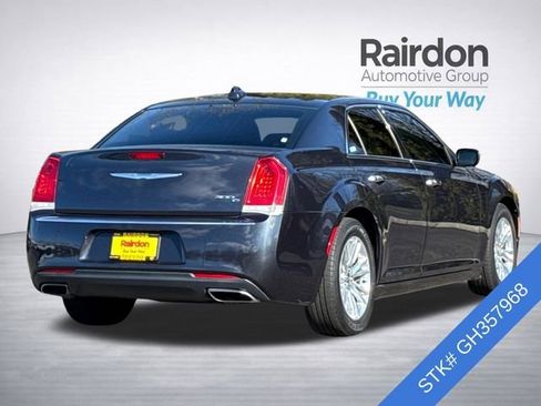 Used 2016 Chrysler 300 C image 4