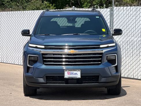 New 2026 Chevrolet Traverse LT w/ Sun and Wheel Package AWD/4WD image 6