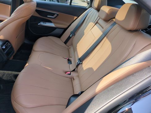 Used 2025 Mercedes-Benz E 450 4MATIC Sedan image 27