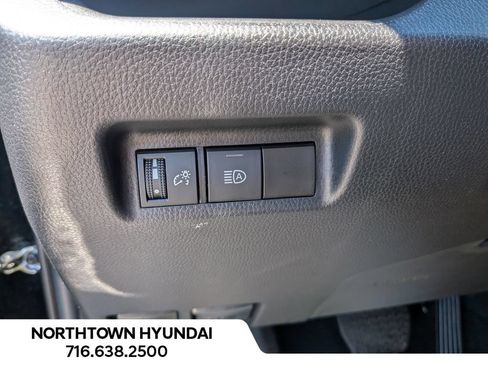 Used 2025 Toyota RAV4 XLE AWD/4WD image 27