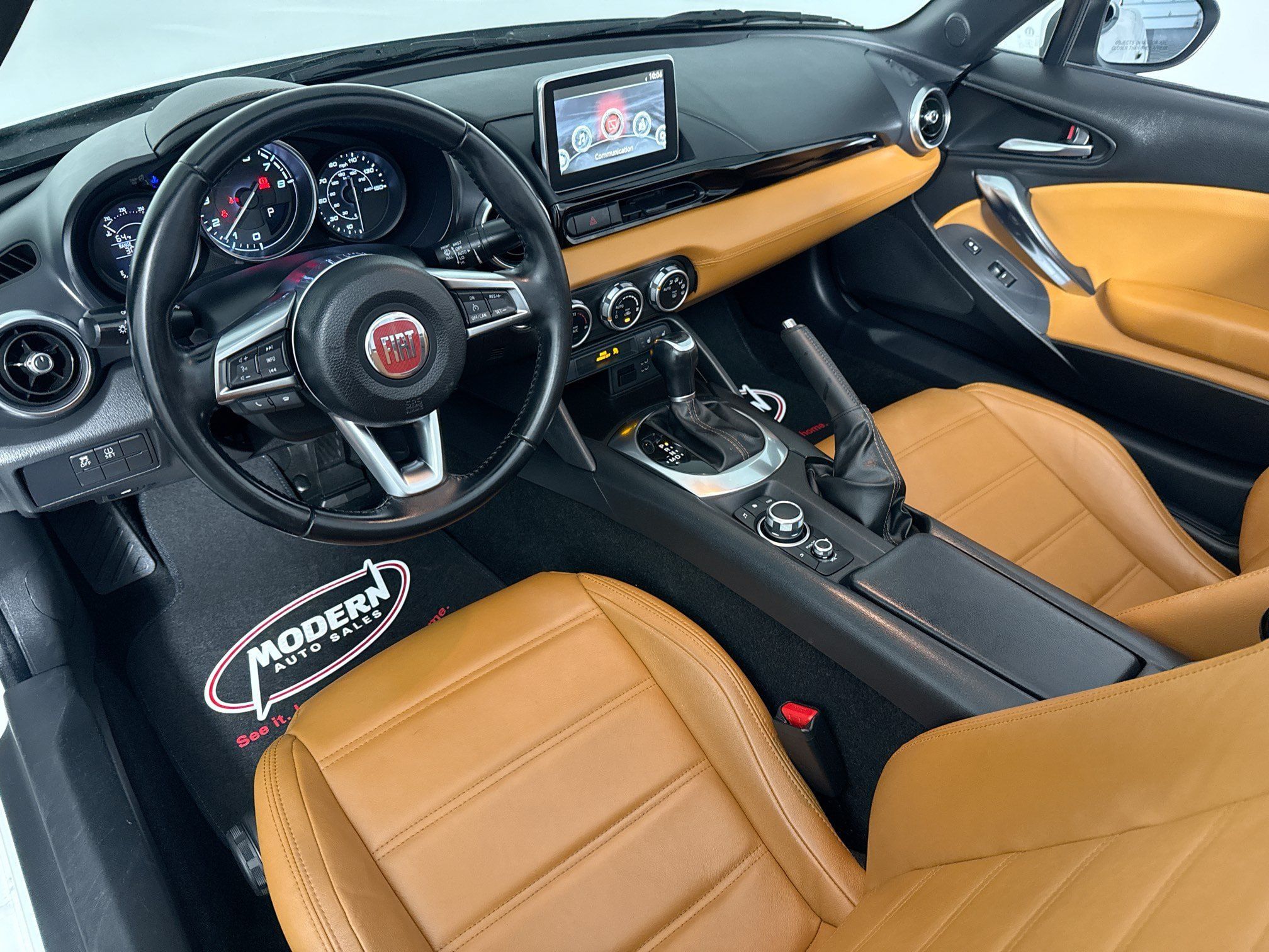 Used 2018 FIAT 124 Spider Lusso w/ Navigation & Sound Group RWD image 19