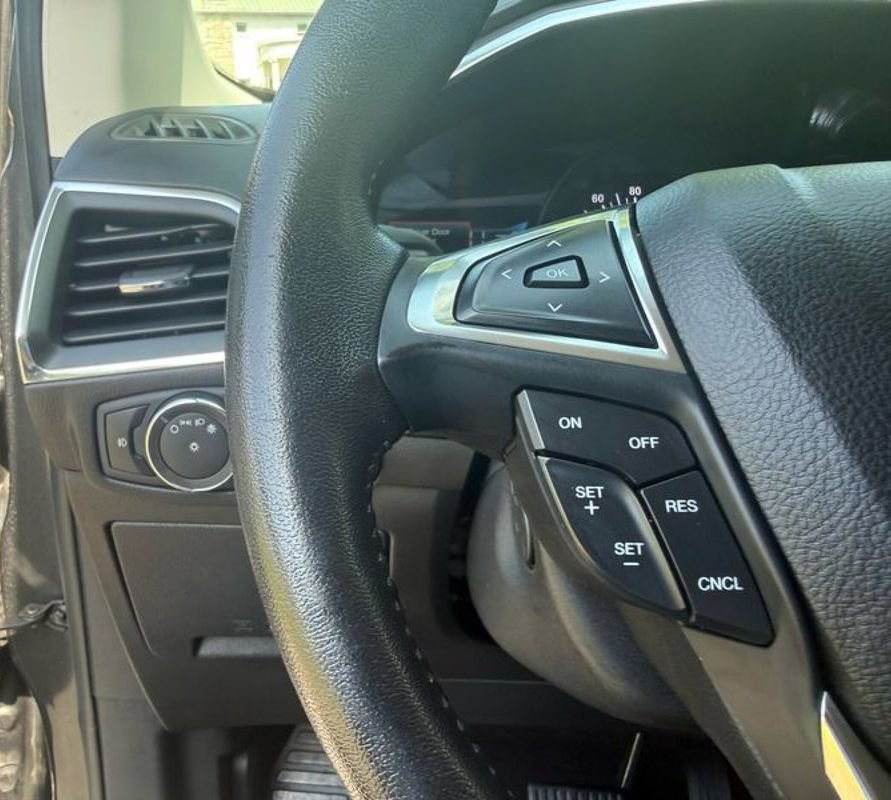 Used 2020 Ford Edge Titanium FWD image 21