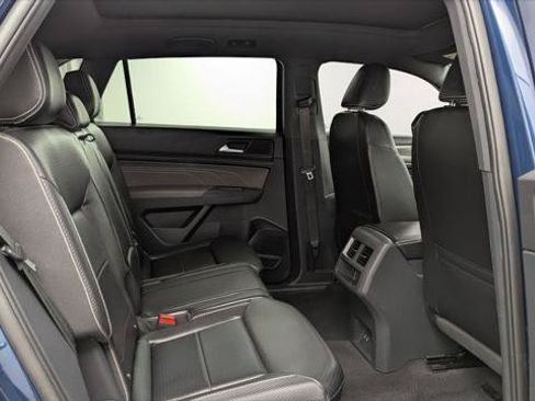 Used 2021 Volkswagen Atlas Cross Sport SE w/ Panoramic Sunroof Package FWD image 17