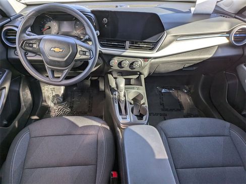 Used 2025 Chevrolet Trax LS image 23