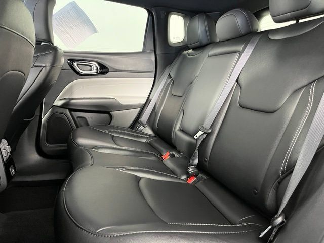 Used 2026 Jeep Compass Limited AWD/4WD image 38