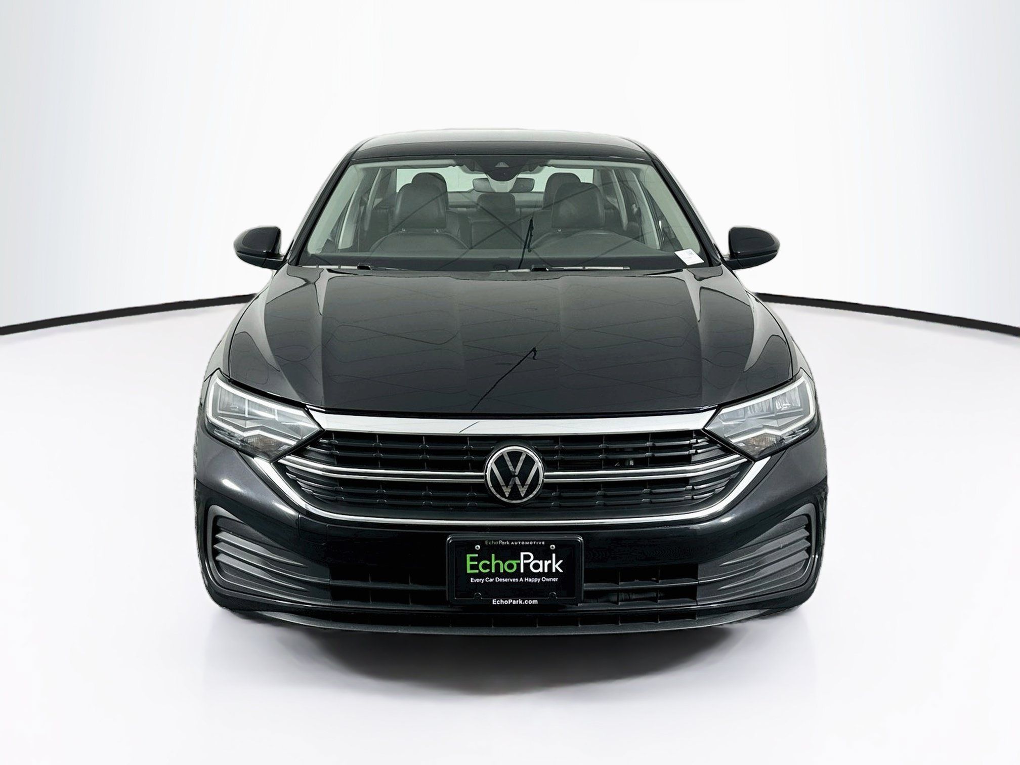 Used 2024 Volkswagen Jetta SE FWD image 2