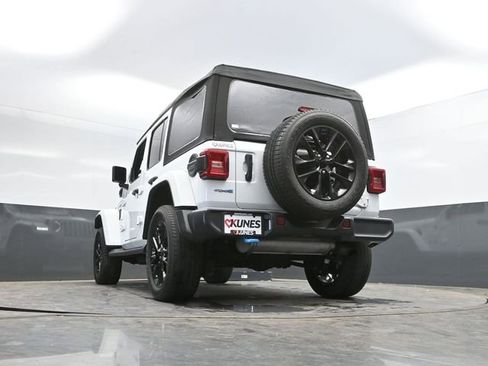 Used 2023 Jeep Wrangler Unlimited Sahara w/ Cold Weather Group AWD/4WD image 53