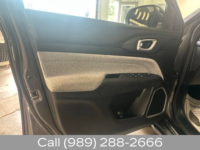 Used 2024 Jeep Compass Latitude AWD/4WD image 11