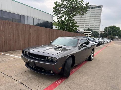 Used 2014 Dodge Challenger SXT Plus RWD image 2