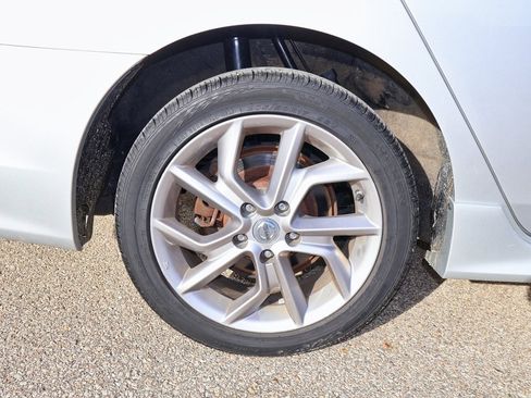 Used 2015 Nissan Sentra SR w/ SR Premium Package image 28