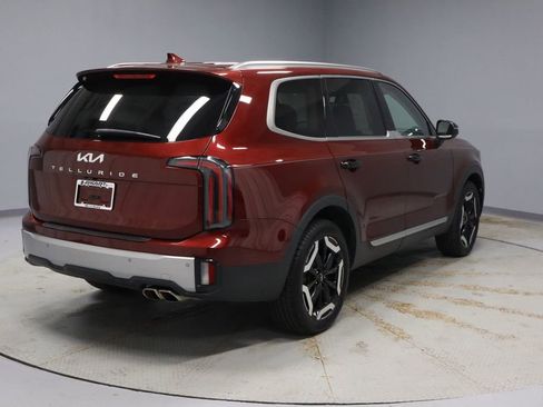 Used 2023 Kia Telluride EX w/ EX Captain's Chair Package FWD image 13