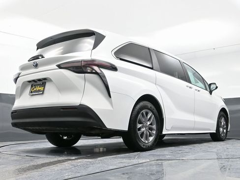 Used 2024 Toyota Sienna LE image 53