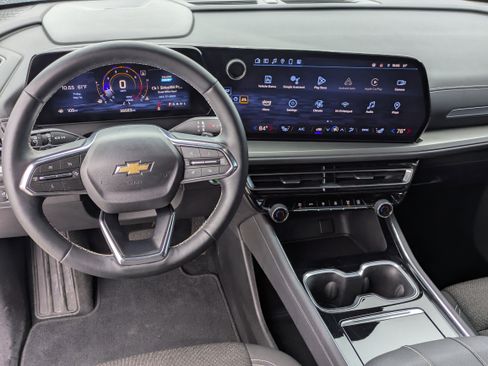 Used 2024 Chevrolet Traverse LS FWD image 16