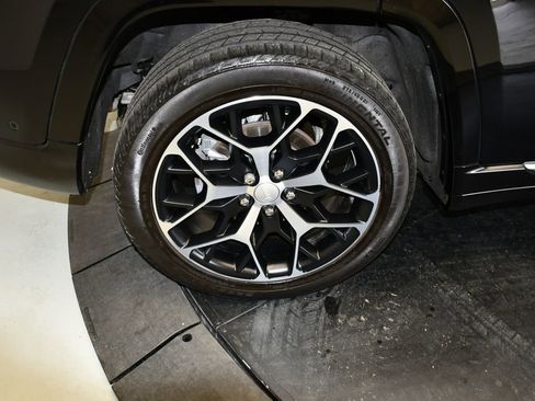 Used 2023 Jeep Grand Cherokee Summit AWD/4WD image 18
