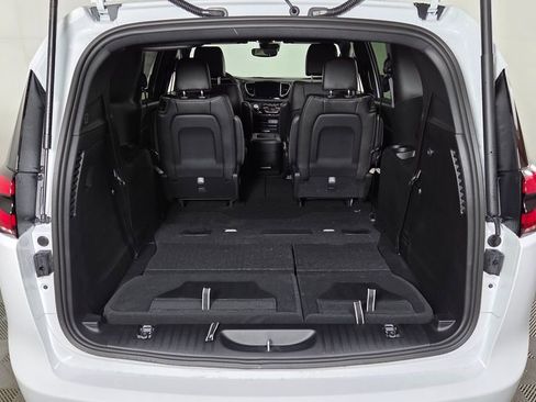 New 2026 Chrysler Pacifica Select image 10