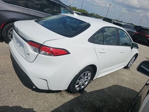 Used 2024 Toyota Corolla LE FWD image 2