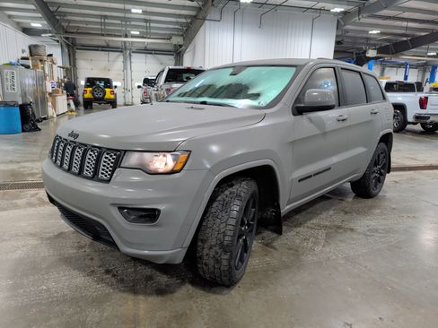Used 2019 Jeep Grand Cherokee Altitude image 6