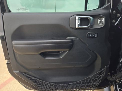 Used 2018 Jeep Wrangler Unlimited Sport S AWD/4WD image 19