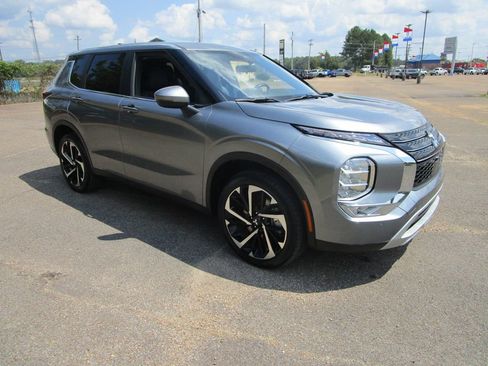 Used 2024 Mitsubishi Outlander SE image 5