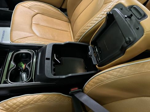 Used 2023 Chrysler Pacifica Pinnacle FWD image 26
