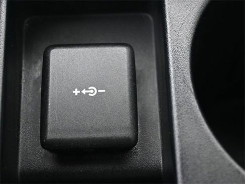 Used 2021 Jaguar F-PACE S image 4