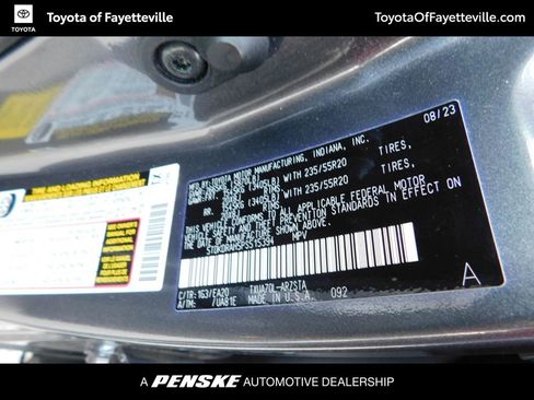 Used 2023 Toyota Highlander XSE image 9