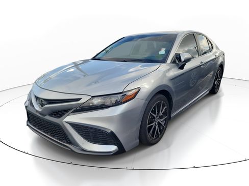 Used 2024 Toyota Camry SE w/ Convenience Package FWD image 3