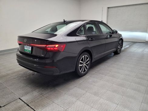 Used 2025 Volkswagen Jetta SE image 9