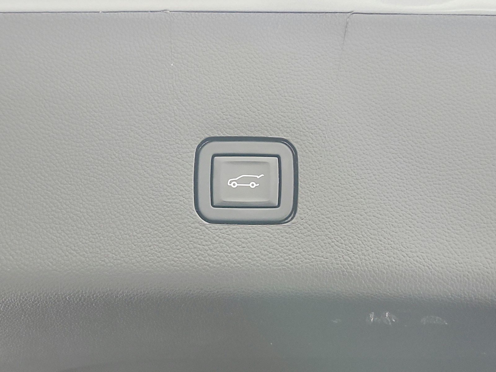 Used 2023 Chevrolet Traverse Premier FWD image 49