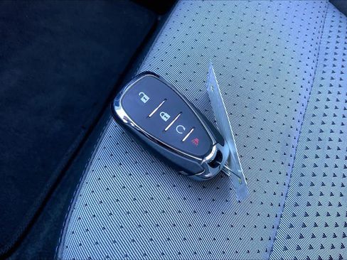 Used 2025 Chevrolet Trax LT w/ LT Convenience Package image 15