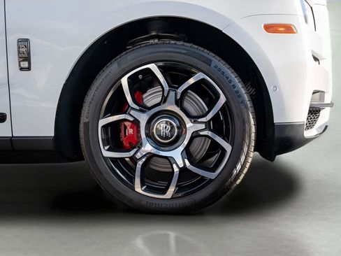 Used 2022 Rolls-Royce Cullinan Black Badge AWD/4WD image 11