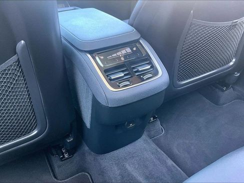 Certified 2025 Volvo XC90 B6 Plus image 31