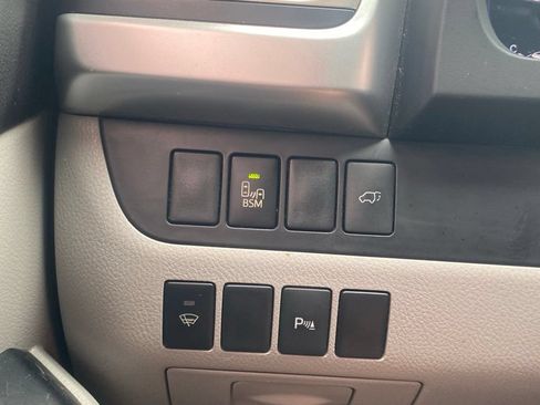 Used 2015 Toyota Highlander Limited AWD/4WD image 25