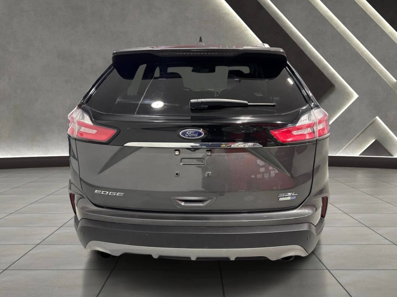 Used 2019 Ford Edge SEL w/ Cargo Accessory Package AWD/4WD image 4