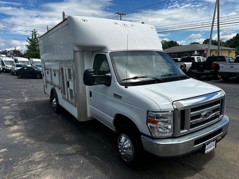 Used 2019 Ford E-450 and Econoline 450 Super Duty w/ Power Windows & Locks Group RWD image 6
