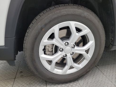 Used 2024 Jeep Compass Latitude image 31