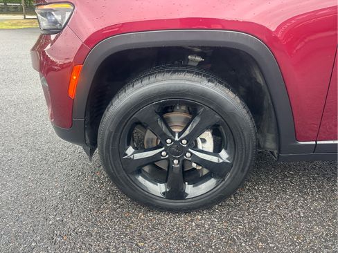 Used 2023 Jeep Grand Cherokee Altitude AWD/4WD image 8