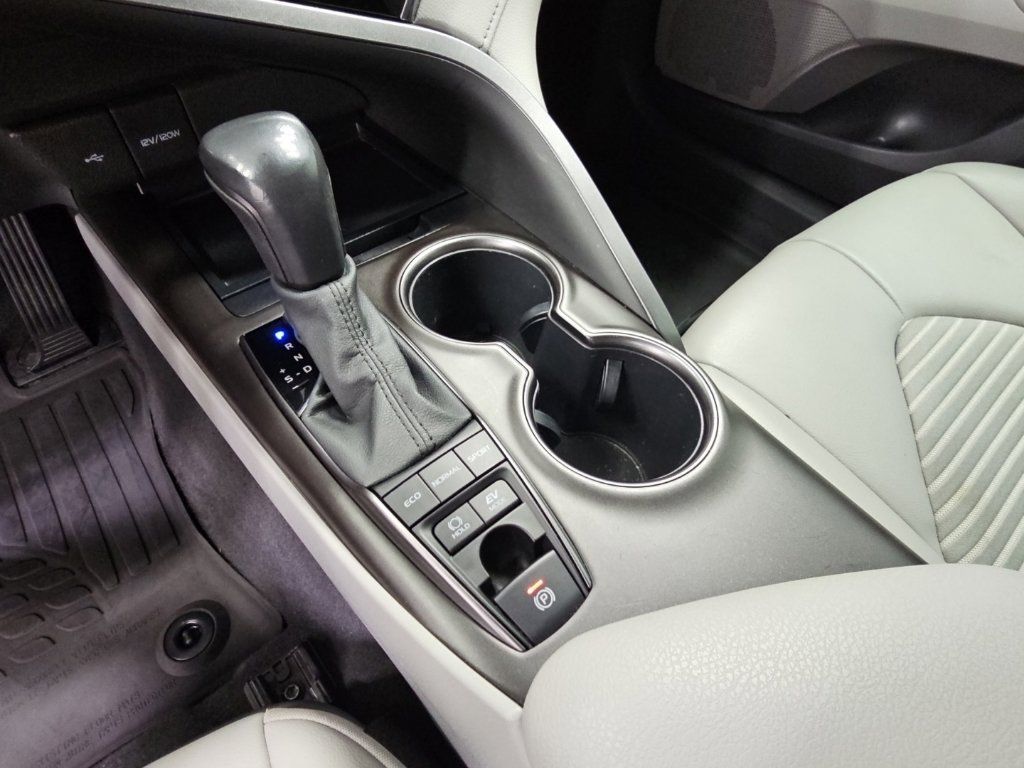 Used 2021 Toyota Camry SE FWD image 21