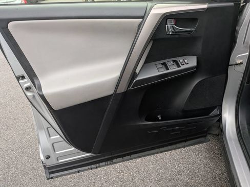 Used 2018 Toyota RAV4 XLE FWD image 27