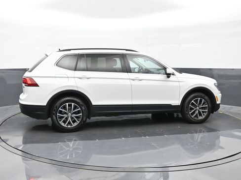 Used 2019 Volkswagen Tiguan SE w/ Panoramic Sunroof Package AWD/4WD image 5
