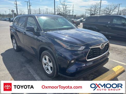 Used 2023 Toyota Highlander LE image 1