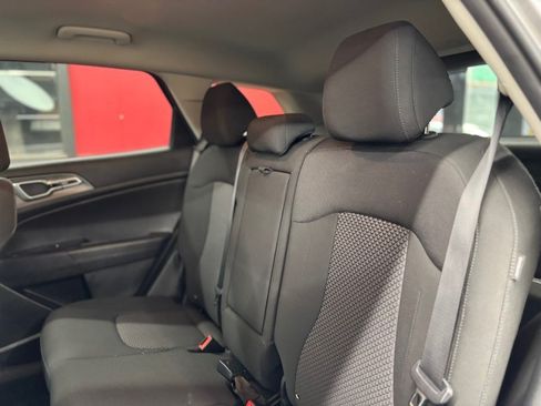 Used 2024 Kia Sportage LX FWD image 9