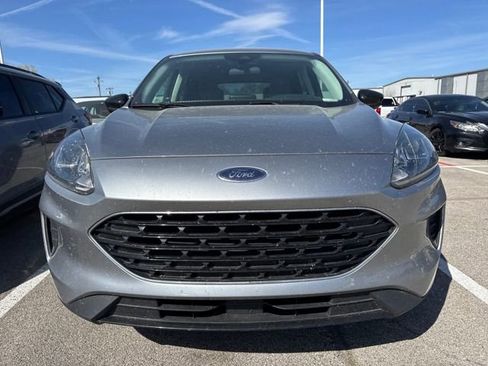 Used 2021 Ford Escape SE w/ SE Sport Appearance Package image 2
