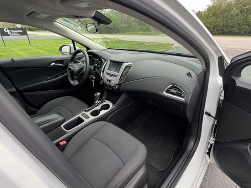 Used 2017 Chevrolet Cruze LS image 23