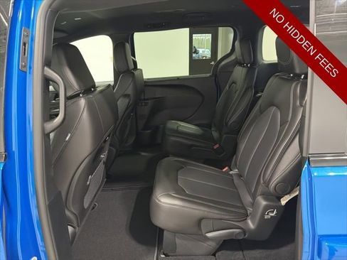 New 2026 Chrysler Pacifica Select w/ S Appearance Package FWD image 29