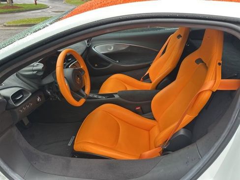 Used 2023 McLaren Artura RWD image 9
