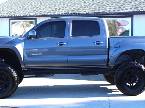 Used 2010 Toyota Tacoma PreRunner image 2
