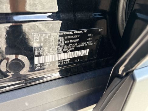 Used 2021 Toyota RAV4 LE AWD/4WD image 27