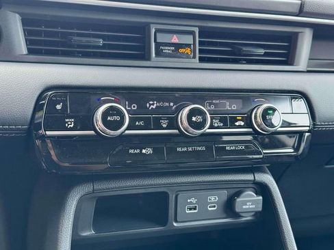 New 2025 Honda Pilot Touring image 14